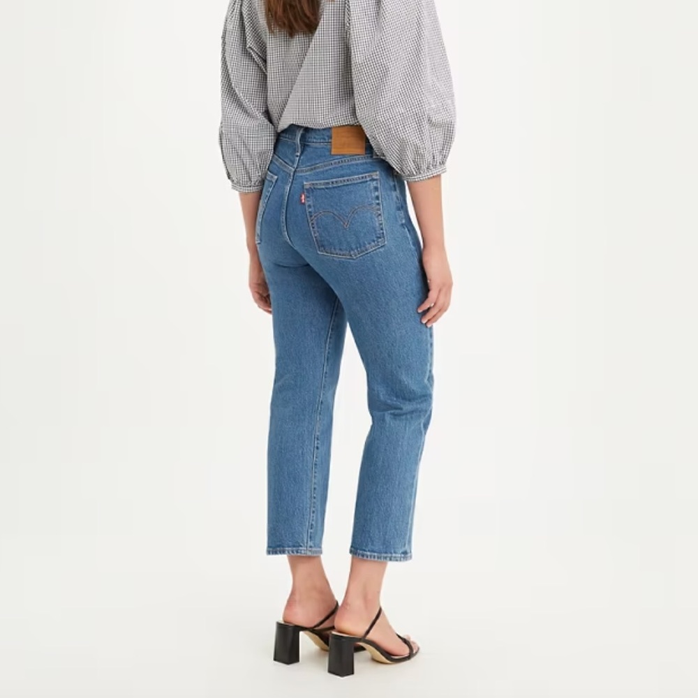 Levi’s Wedgie Straight Jeans in Medium Wash